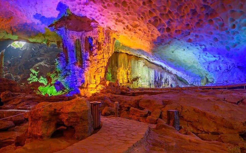 2...Thien Cung Cave
