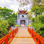 6. đền ngọc sơn